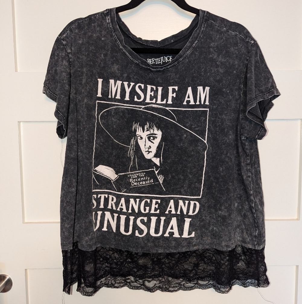 Beetlejuice women's crewneck T-shirt with lace hem size 2X. Gray and black.
